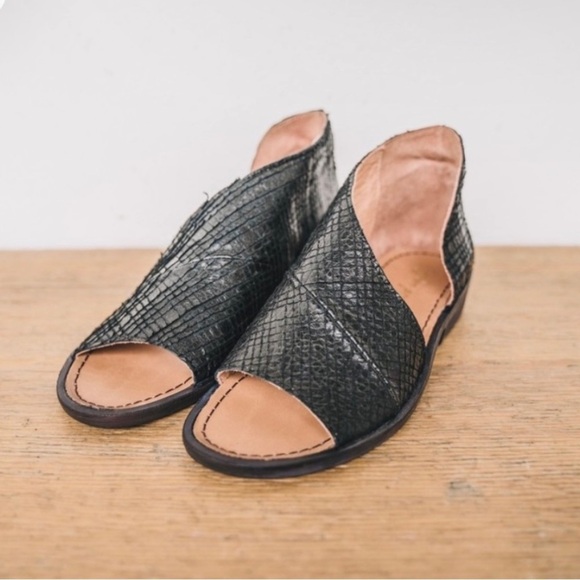 Free People cut out leather sandals flats - Picture 4 of 10